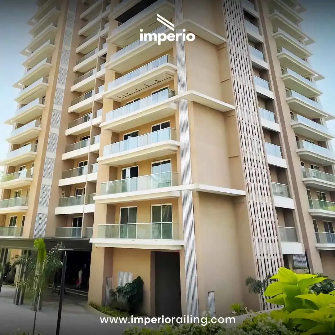 frameless glass balcony railing with aluminum handrail